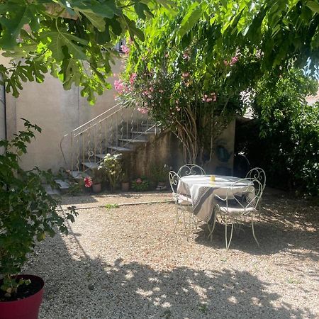 Appartement Avec Jardin En Ville LʼIsle-sur-la-Sorgue Buitenkant foto