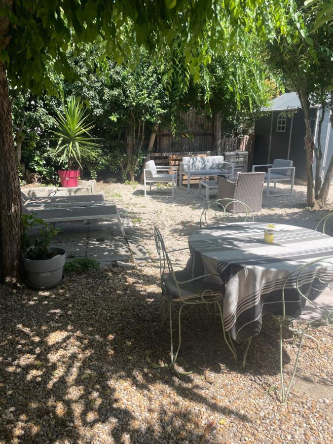 Appartement Avec Jardin En Ville LʼIsle-sur-la-Sorgue Buitenkant foto