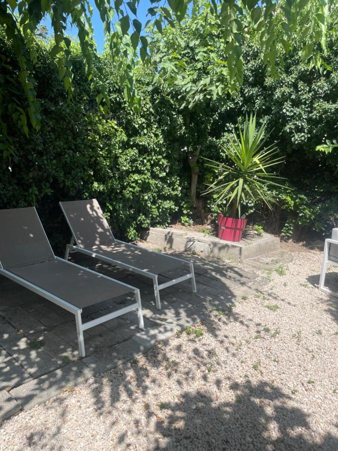 Appartement Avec Jardin En Ville LʼIsle-sur-la-Sorgue Buitenkant foto