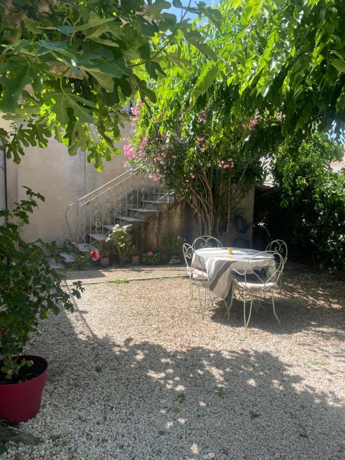 Appartement Avec Jardin En Ville LʼIsle-sur-la-Sorgue Buitenkant foto